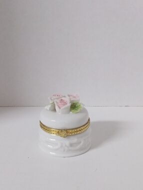Vintage Porcelain Pink Rose Trinket Box with Gold Trim